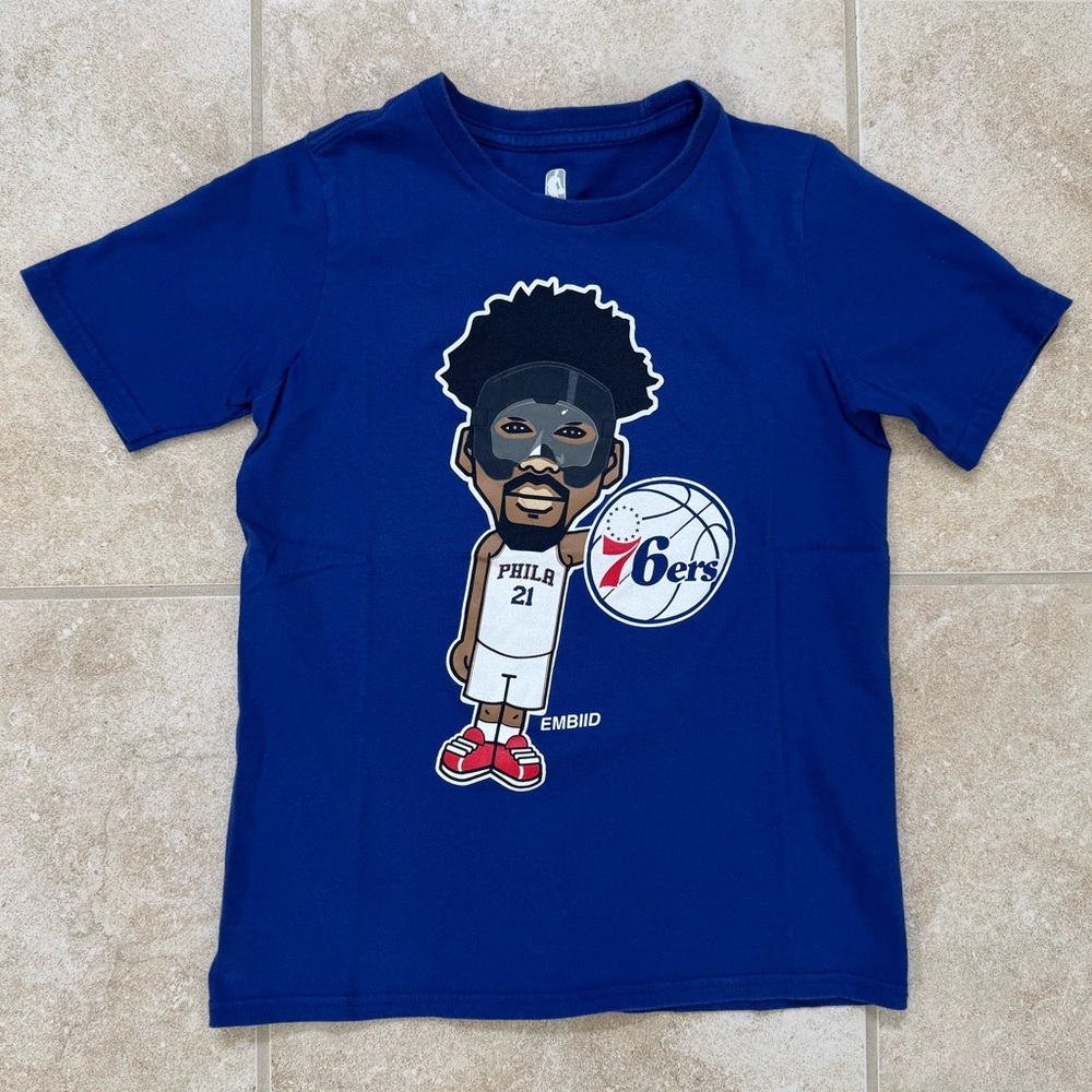Philadelphia 76ers Embiid Youth T-shirt
Size: Small (8)
Color: Blue/White/Red